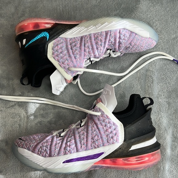 🎯NWOT Nike LeBron 18 'Graffiti' 4.5Y \ 23.5CM \ EU36.5 - Picture 6 of 13